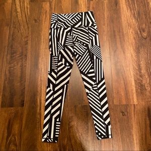 Victoria's Secret Pants & Jumpsuits - Victoria’s Secret Black and White Leggings Victoria's Secret Pants & Jumpsuits - Victoria’s Secret Black and White Leggings